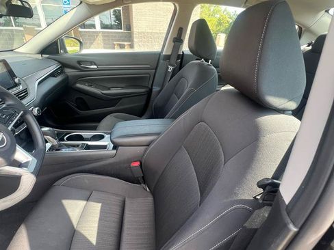 Used 2024 Nissan Altima 2.5 SV FWD image 12