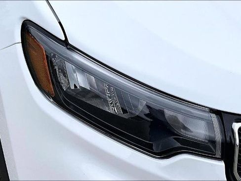 Used 2023 Jeep Compass Limited image 28