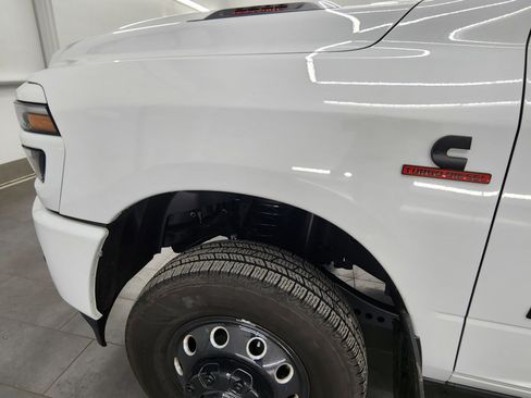 Used 2025 RAM 3500 Laramie image 37