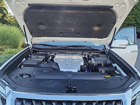 Certified 2022 Lexus GX 460 Premium w/ Premium Package AWD/4WD image 29