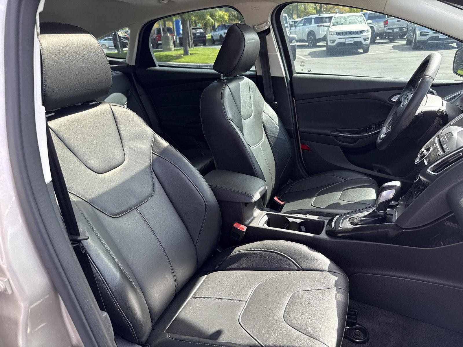 Used 2018 Ford Focus Titanium w/ Titanium Technology Package FWD image 23