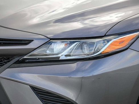 Used 2020 Toyota Camry SE image 8