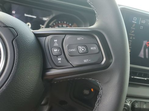 Used 2025 Jeep Wrangler Unlimited Rubicon AWD/4WD image 21