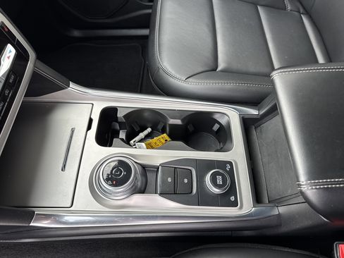 Certified 2022 Ford Explorer XLT w/ Equipment Group 202A image 38