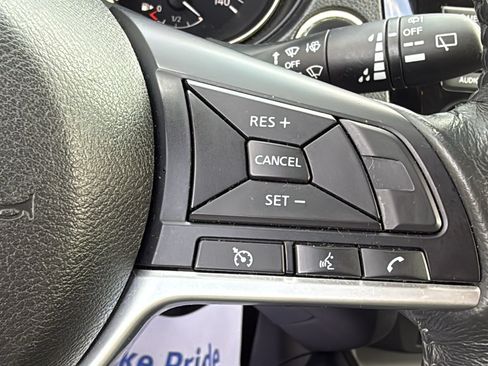 Used 2018 Nissan Rogue SV AWD/4WD image 11