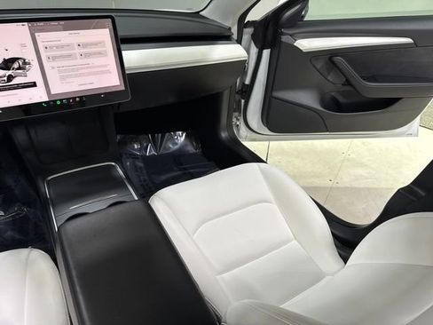 Used 2021 Tesla Model 3 Standard Range Plus RWD image 17