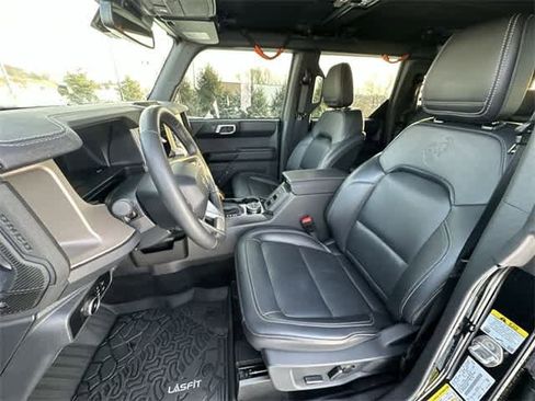 Used 2025 Ford Bronco Outer Banks image 17