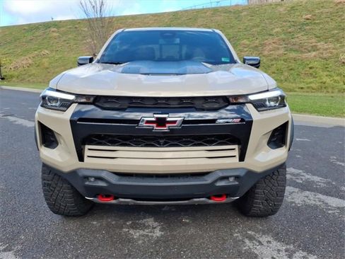 Used 2024 Chevrolet Colorado ZR2 w/ Technology Package image 9