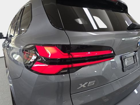 Used 2024 BMW X5 sDrive40i w/ M Sport Package RWD image 30