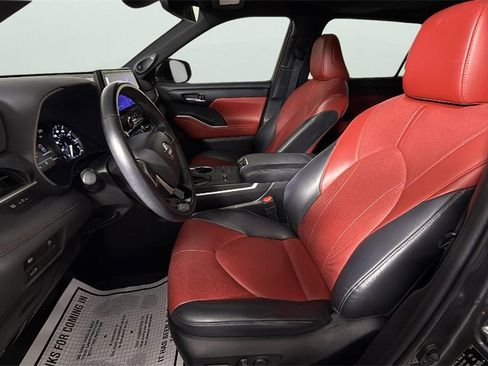 Used 2023 Toyota Highlander XSE image 17