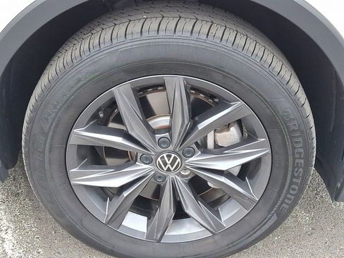 Used 2023 Volkswagen Tiguan SE image 9