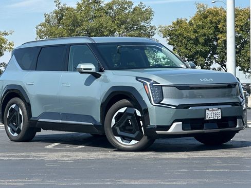 Certified 2024 Kia EV9 Land AWD/4WD image 2