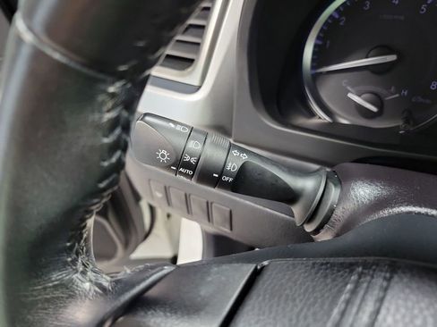 Used 2019 Toyota Highlander XLE image 36