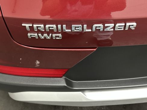 Used 2025 Chevrolet TrailBlazer LT AWD/4WD image 12