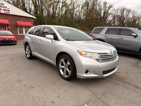 Used 2010 Toyota Venza image 3