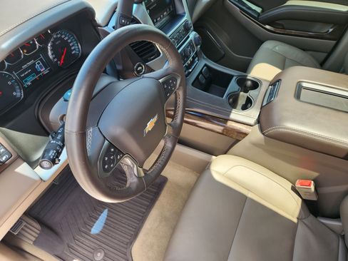 Used 2018 Chevrolet Tahoe LT w/ Luxury Package RWD image 13