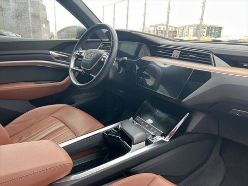 Certified 2024 Audi Q8 e-tron Premium image 33