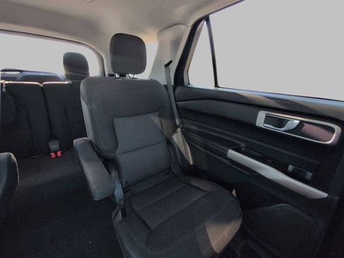 Used 2022 Ford Explorer XLT image 11