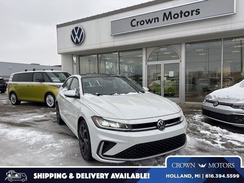 Used 2025 Volkswagen Jetta SE w/ Sunroof Package image 1