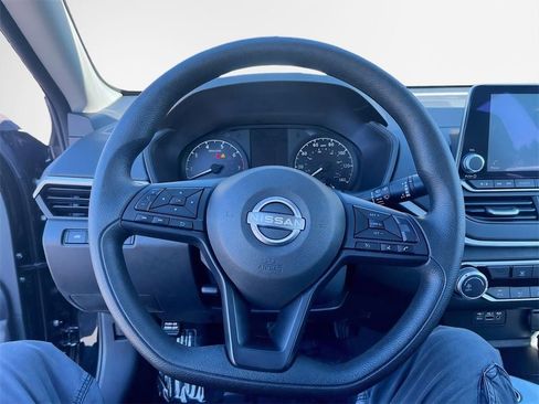 Used 2025 Nissan Altima 2.5 S FWD image 14