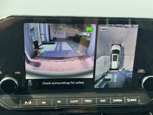 Used 2025 Nissan Pathfinder Platinum AWD/4WD image 4