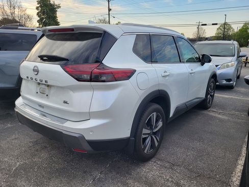 Used 2024 Nissan Rogue SL image 4