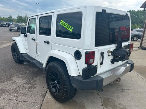 Used 2018 Jeep Wrangler Unlimited Sahara w/ Dual Top Group AWD/4WD image 7