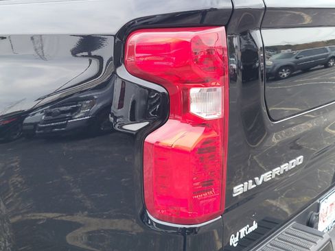 Used 2024 Chevrolet Silverado 1500 Custom image 10