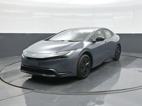 Certified 2026 Toyota Prius LE FWD image 5