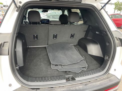 Used 2025 Chevrolet Equinox LT image 30