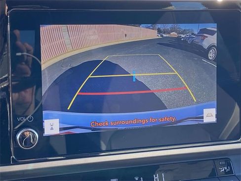 Used 2025 Toyota Camry SE image 27