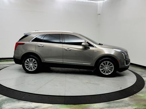 Used 2017 Cadillac XT5 Luxury w/ Driver Awareness Package FWD image 4