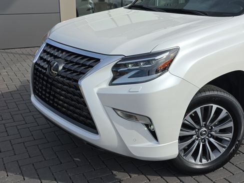 Used 2023 Lexus GX 460 Luxury w/ Accessory Package image 6