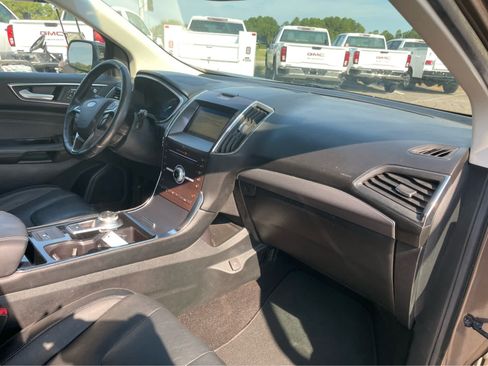 Used 2019 Ford Edge Titanium FWD image 27