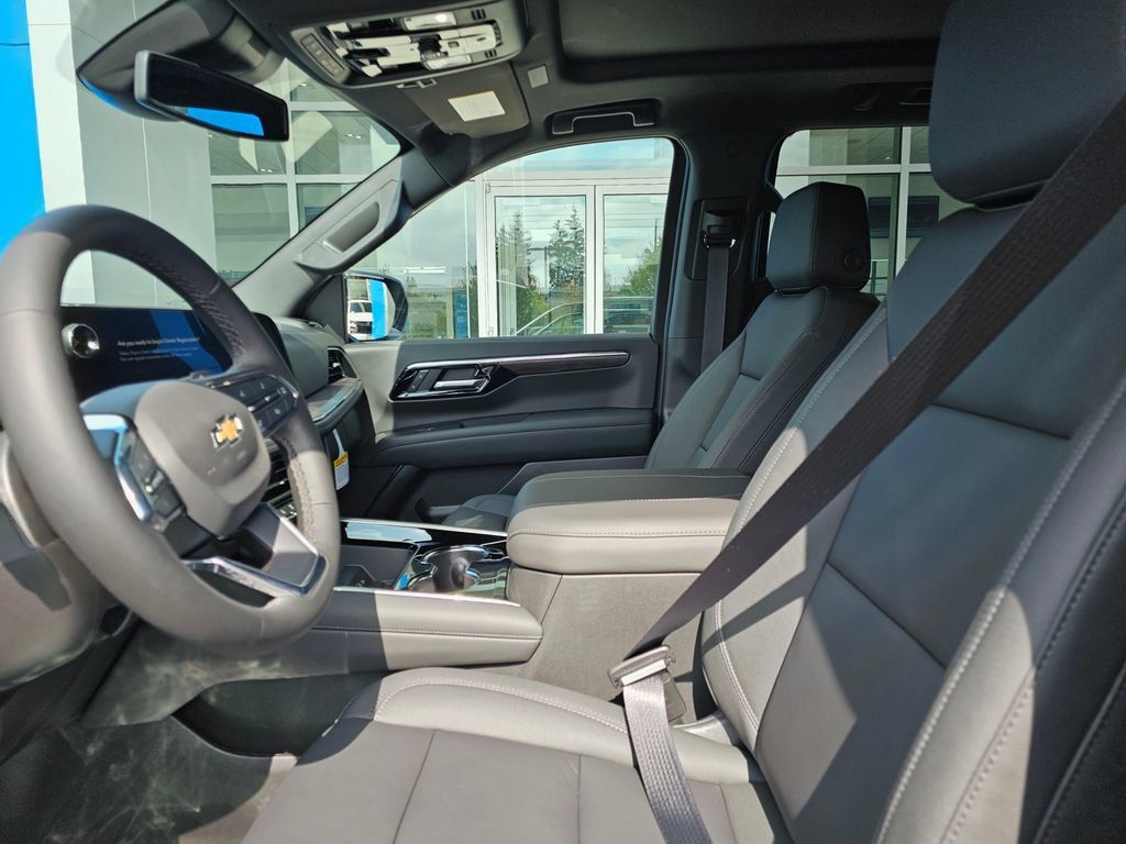 New 2026 Chevrolet Suburban LT w/ Comfort Package AWD/4WD image 24