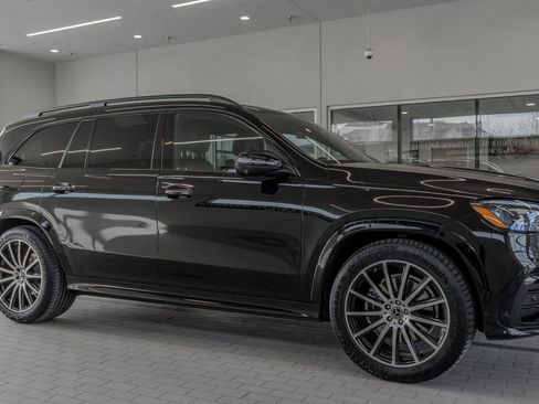 Used 2025 Mercedes-Benz GLS 450 4MATIC w/ AMG Line Exterior image 12