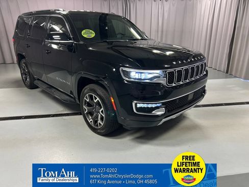 Used 2023 Jeep Wagoneer Series III w/ Preferred Equipment Group AWD/4WD image 1