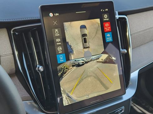 New 2026 Volvo XC90 B5 Plus w/ Protection Package Premier image 8