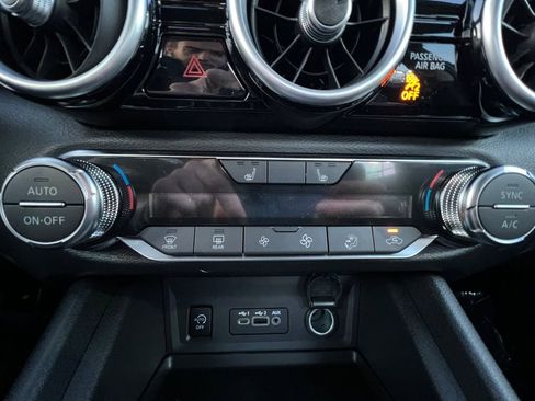 Certified 2025 Nissan Sentra SR image 23