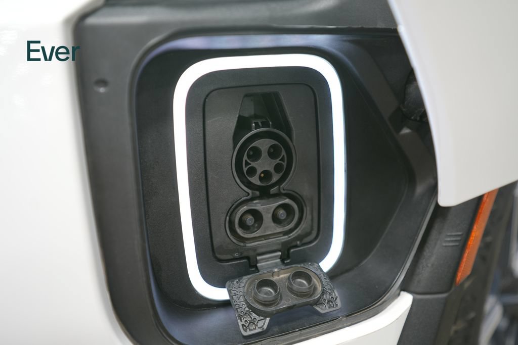 Used 2022 Rivian R1T Adventure AWD/4WD image 10