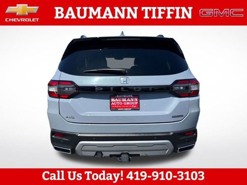 Used 2023 Honda Pilot Touring image 4