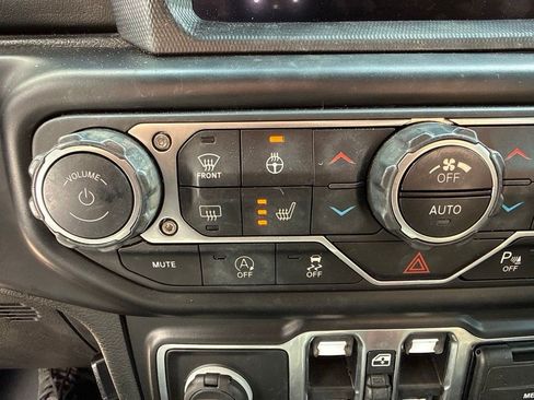Used 2022 Jeep Wrangler Unlimited Sahara AWD/4WD image 18