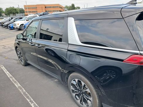 Used 2022 Kia Carnival EX FWD image 8