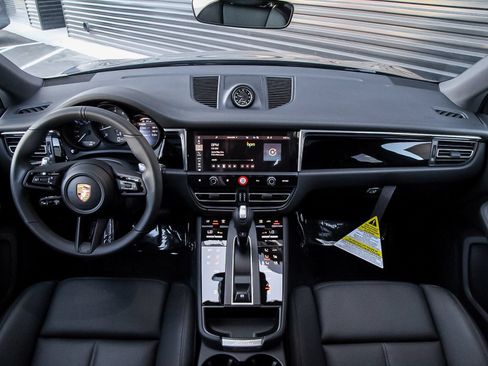 Certified 2023 Porsche Macan AWD/4WD image 15