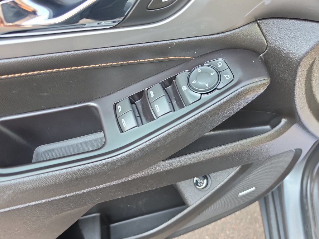 Used 2020 Chevrolet Traverse RS FWD image 11