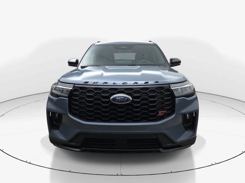 Used 2025 Ford Explorer ST RWD image 9