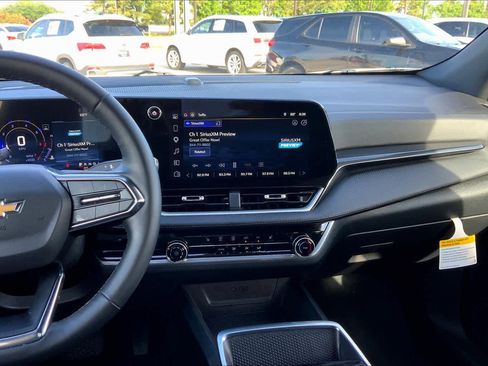 Used 2026 Chevrolet Equinox LT FWD image 6