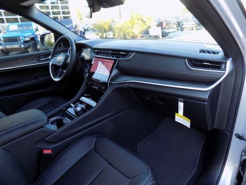 New 2025 Jeep Grand Cherokee L Limited image 26