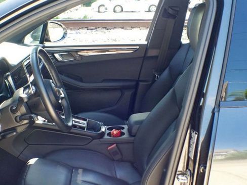 Used 2023 Porsche Macan AWD/4WD image 18
