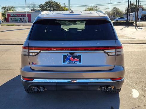 Used 2020 Lincoln Aviator Reserve w/ Equipment Group 202A image 6